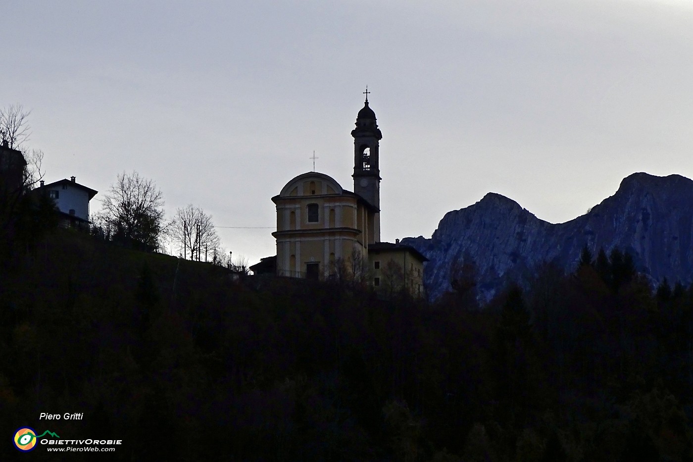 09 Passando da Moio de' Calvi vista sulla chiesa di Baresi.JPG -                                